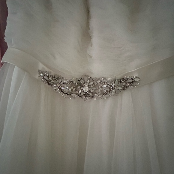 Cap sleeve chiffon wedding gown - Picture 6 of 6